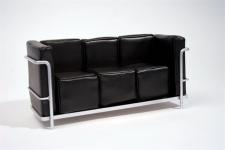 Horsman - Urban Environment for 16" dolls - Modern Couch -Black Highly detailed chrome plated metal frame and leatherette seats.